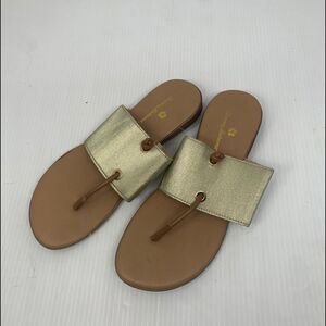 Tommy Bahama Size 7 M Gold Banded t-strap Flat Sandals